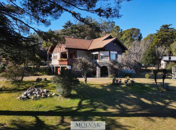 Casa · 548m² · 9 Ambientes · 4 Cocheras
