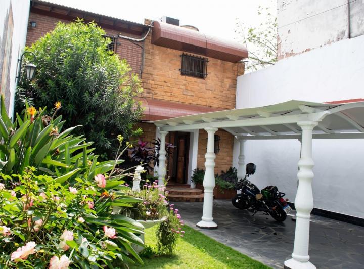 Casa · 220m² · 4 Ambientes · 1 Cochera