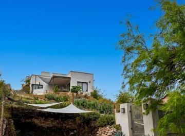 Casa de 4 ambientes, Villa Rumipal · Se Vende 2 Casas con Vista Al Lago y Pileta en Villa Rumipal.