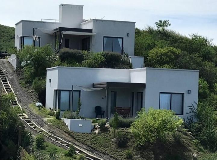 Casa · 140m² · 4 Ambientes · 2 Cocheras