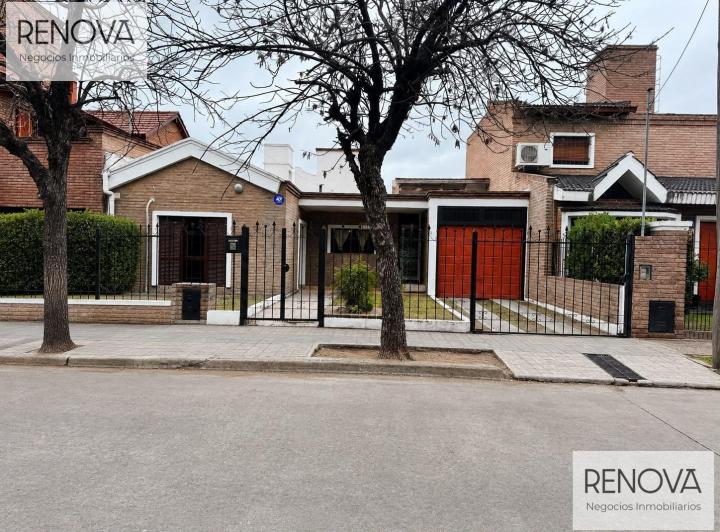 Casa · 160m² · 6 Ambientes · 2 Cocheras