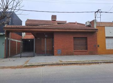 Casa de 7 ambientes, Berisso · Casa de 350 m² con 4 Dorm. en Venta en El Carmen Este