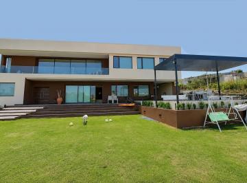 Casa de 8 ambientes, Alta Gracia · Casa de Categoria en Venta B° El Anglo, Alta Gracia - 5 Dorm.