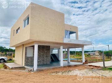 Casa · 85m² · 4 Ambientes · 1 Cochera · Venta Casa PH 3 Dorm. Punta Negra Piriápolis