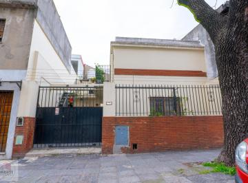 Casa · 90m² · 4 Ambientes · 1 Cochera · Venta Excelente Casa 4 Ambientes en Parque Avellaneda