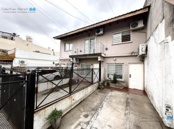 Casa · 119m² · 3 Ambientes · 1 Cochera · Vivi Super Cerca del Centro Comercial de Luzuriaga con Este Triplex de 4 Ambientes con Cochera