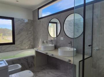 Casa de 6 ambientes, Escobar · Venta Casa en Puertos del Lago - Vista a La Reserva