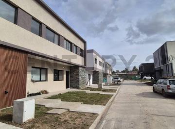 Casa · 151m² · 4 Ambientes · 2 Cocheras · Dúplex a Estrenar con Jardín y Parrilla en Spring Park Pilar