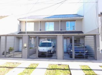 PH · 80m² · 3 Ambientes · 1 Cochera · PH en Villa Primera