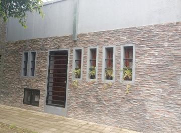Casa · 65m² · 3 Ambientes · Alquiler PH Tipo Casa 2 Dorm.