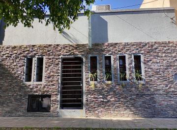 Casa · 65m² · 3 Ambientes · Alquiler PH Tipo Casa 2 Dorm.