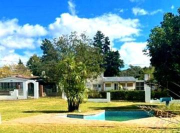 Casa · 200m² · 4 Ambientes · 2 Cocheras · Venta Casa 3 D Tanti Viejo, Gran Parque con Pileta!
