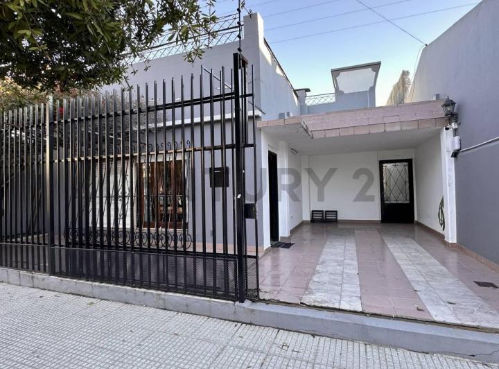 Casa · 170m² · 3 Ambientes · 1 Cochera
