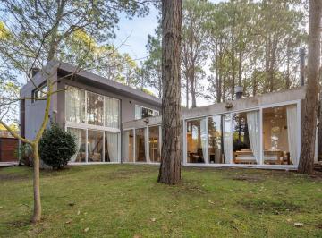 Casa · 780m² · 8 Ambientes · 1 Cochera · Casa en Alquiler Pinamar Norte