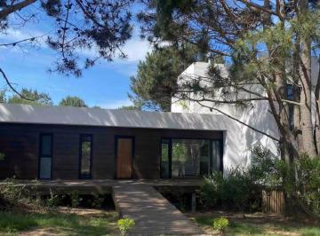 Casa · 3 Dormitorios · 3 Cocheras · Casa en Laguna Escondida