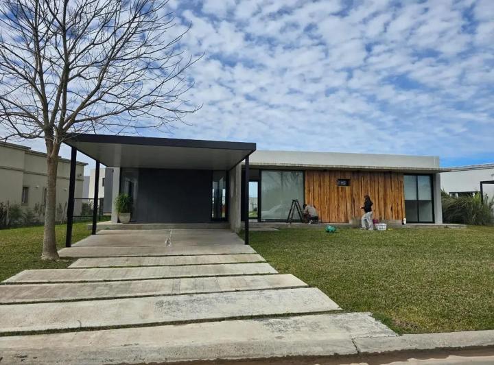 Casa en alquiler en Haras Santa Maria · 4 ambientes