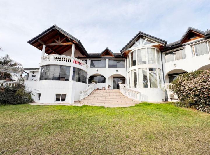 Casa · 500m² · 6 Ambientes · 2 Cocheras