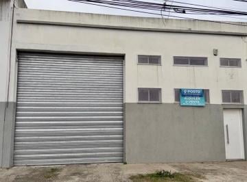 Bodega-Galpón · 200m² · 3 Ambientes · Galpón con Oficina | Portón de 4,50 m | Alquiler y Venta