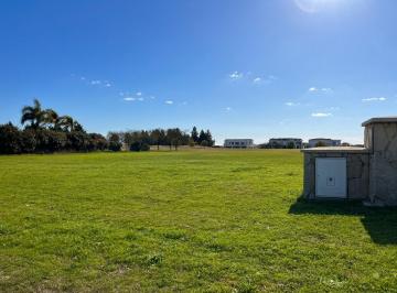 Terreno , Ezeiza · Exclusivo Lote de 1.424 m² con Fondo Al Golf y Vista a La Laguna – La Providencia Country Club