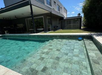 Casa en Venta de 6 ambientes La Cuesta · La Cuesta, Zona Plana. 550 m² Cubiertos