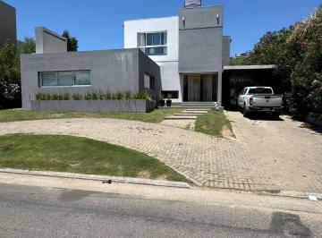 Casa de 6 ambientes, La Calera · La Cuesta, Zona Plana. 550 m² Cubiertos