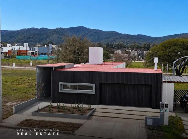 Casa · 166m² · 6 Ambientes · 1 Cochera