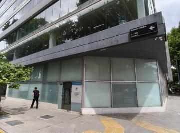 Local comercial · 240m² · 3 Cocheras · Local en Puerto Madero