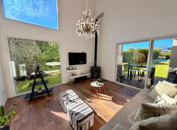 Casa · 200m² · 4 Ambientes · 4 Cocheras · Venta de Casa de 4 Ambientes con Piscina Climatizada en Venta en Barrio Privado Arenas del Sur