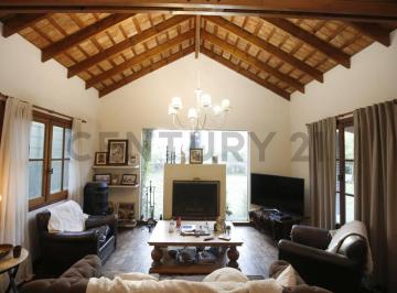 Casa · 281m² · 5 Ambientes · 1 Cochera · Casa en Venta en Villa Elisa de 4 Dorm. y Pileta