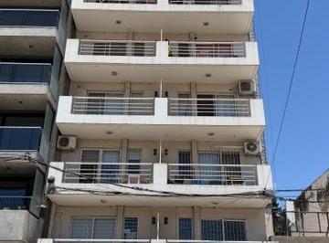 Departamento · 38m² · 2 Ambientes · Departamento Frente Al Mercado del Patio 1 Dormitorio con Amplio Patio