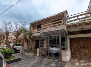 Casa · 110m² · 5 Ambientes · 1 Cochera · Venta Casa 5 Ambientes en Villa Sarmiento Frente Colegio Ward