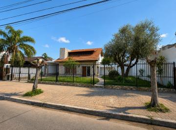 general-san-martin-san-andres-alquiler-chalet-5-o-mas-ambientes · Chalet de 6 Ambientes con Jardines y Cochera Pasante