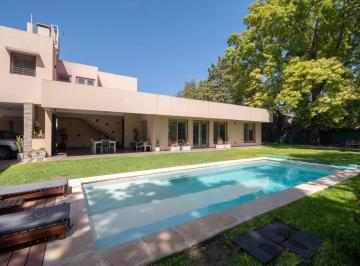 Casa · 175m² · 5 Ambientes · 2 Cocheras · Casa en Venta