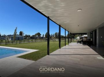 Casa · 160m² · 5 Ambientes · 2 Cocheras · Casa en Venta El La Victoria Polo Club - Área 60