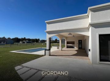 Casa · 207m² · 5 Ambientes · 2 Cocheras · Casa en Venta El La Victoria Polo Club - Área 60