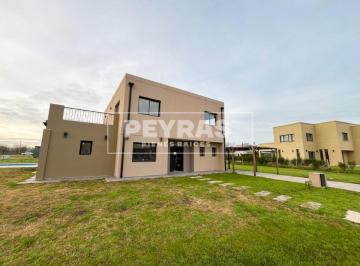 Casa de 4 ambientes, Cañuelas · Casa a Estrenar - Club de Campo La Martona - 3 Dorm. - Pileta - Parrilla