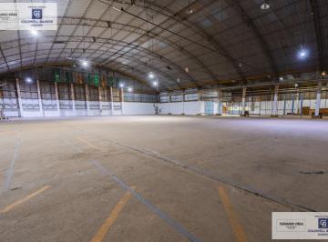 Bodega-Galpón · 2038m² · 8 Ambientes · 3 Cocheras · Predio Industrial en La Banda del Rio Sali