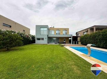 Casa · 200m² · 4 Ambientes · 2 Cocheras · Casa 4 Amb con Pileta Jardin en Horizontes Al Sur