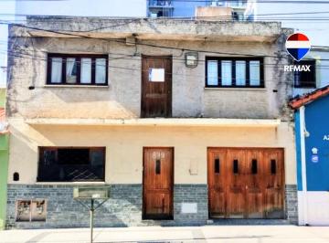 Casa · 190m² · 8 Ambientes · 1 Cochera · Casa Venta Macrocentro 6 Dorm.