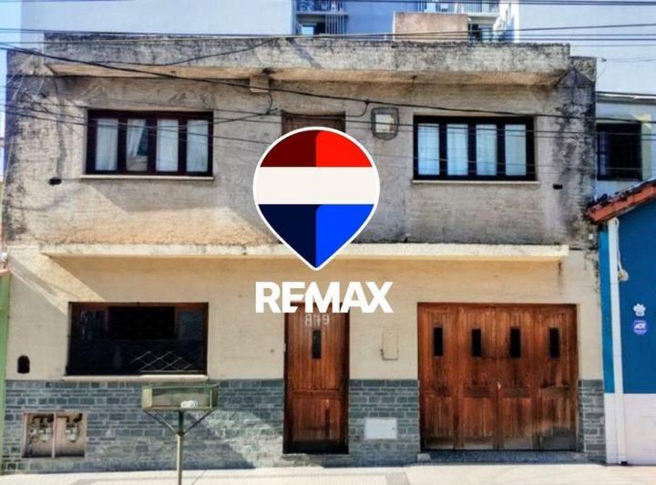 Casa · 190m² · 8 Ambientes · 1 Cochera