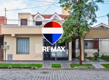 Casa · 190m² · 7 Ambientes · 2 Cocheras · Casa Venta en San Carlos Zona Sur 5 Dorm.