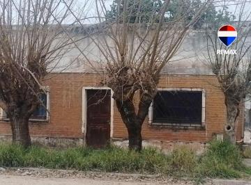 Casa · 130m² · 4 Ambientes · 1 Cochera · Casa a Refaccionar en Venta Rosario de La Frontera