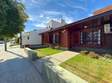 Casa · 134m² · 4 Ambientes · 1 Cochera · Casa con Pileta, Parque y Dos Dorm.. Tandil