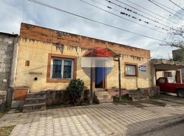 Casa · 120m² · 6 Ambientes · Venta Casa de 3 Dorm. 220,5 m² - B° Cuyaya
