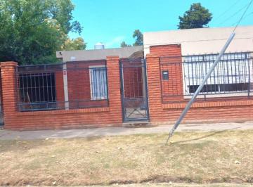 Casa · 110m² · 4 Ambientes · 1 Cochera · Venta Casa 4 Ambientes en Virrey del Pino