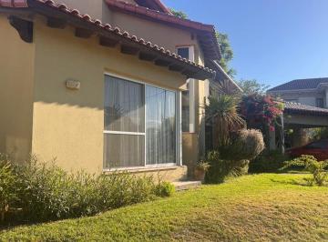 Casa · 450m² · 6 Ambientes · 3 Cocheras · Casa 4 Dormi. Venta B Privado Guaymallen Pileta