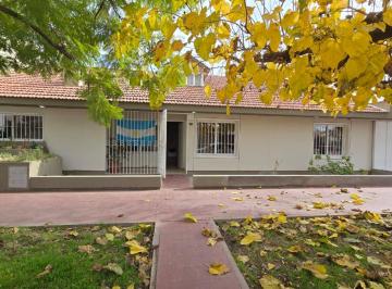 Casa · 290m² · 6 Ambientes · 4 Cocheras · Venta Casa San Martin Mendoza Apta Credito