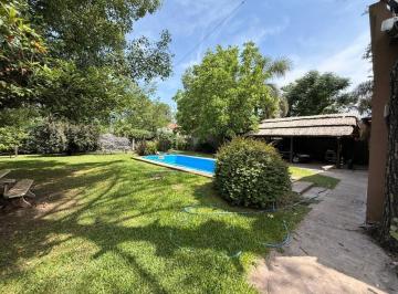 Quinta vacacional · 120m² · 3 Dormitorios · 3 Cocheras · Casa Quinta 4 Ambientes Pileta Patio Cochera