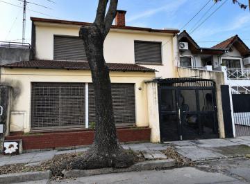 Casa · 180m² · 4 Ambientes · 1 Cochera · Venta Casa 4 Ambientes Multifamiliar Cochera