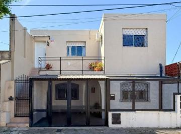 PH · 107m² · 4 Ambientes · Casa Pb 2 Dormi, Cochera y Patio en Venta Echesort